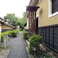 栗の木が敷き詰められてます