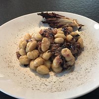 Gnocchi con radicchio caramellato e speak