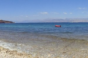 Πισίνα και παραλία