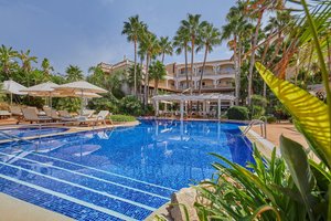 Pool & Beach