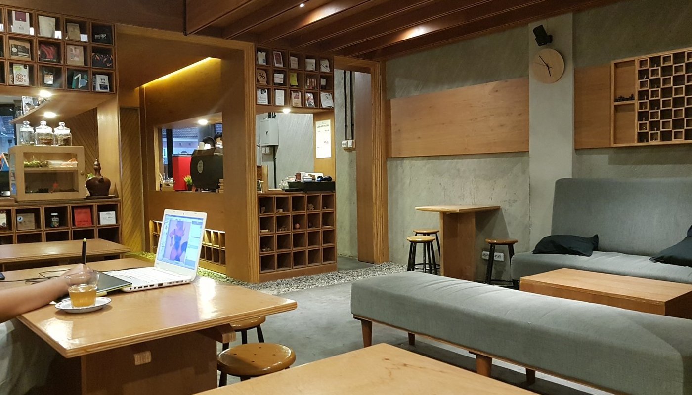cafe BSD Tangerang Lemari Kopi
