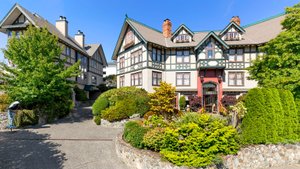 Abigail's Hotel in Vancouver Island, image may contain: Neighborhood, Hotel, Housing, City