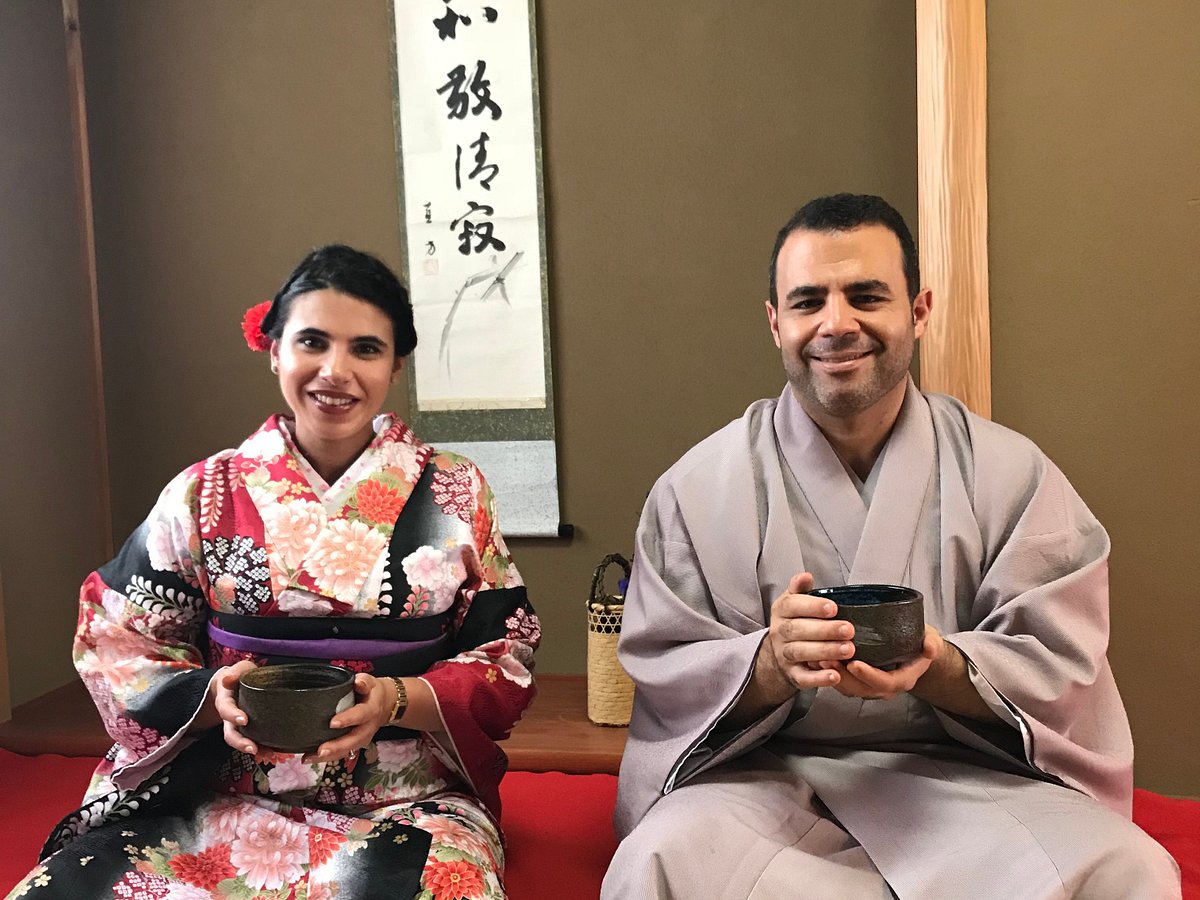 https://dynamic-media-cdn.tripadvisor.com/media/photo-o/14/d2/e5/95/kimono-tea-ceremony-maikoya.jpg?w=1200&h=900&s=1