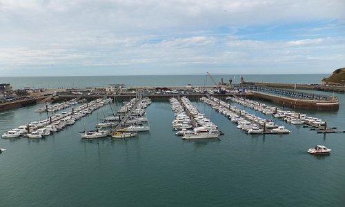 Le port de plaisance , de Fécamp .