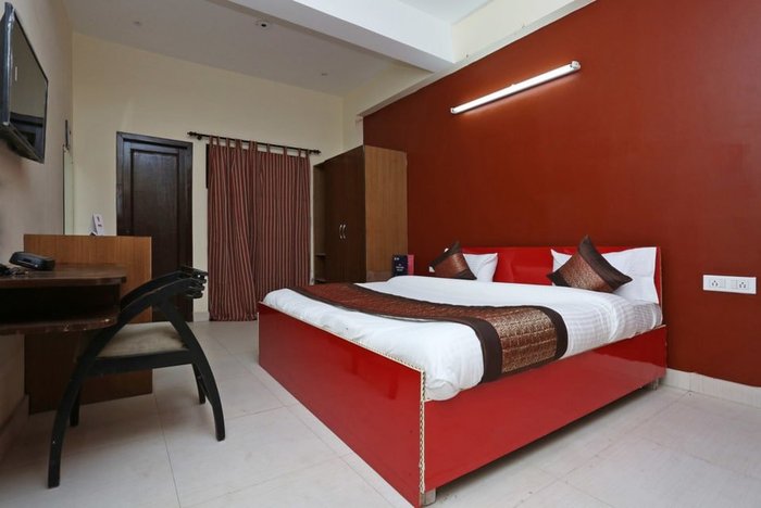 OYO 13907 RED FLAG - Hotel Reviews (Noida, India)