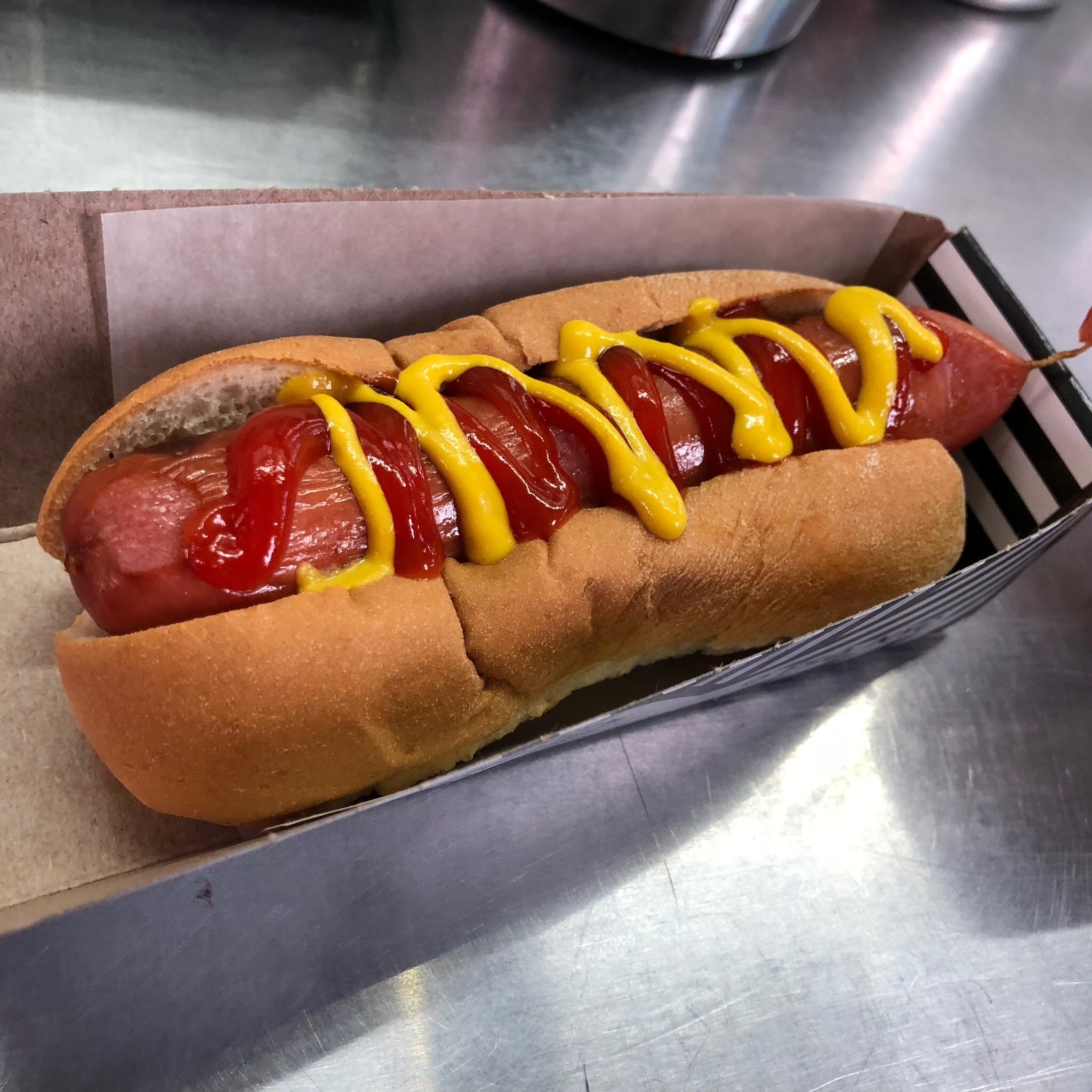 Hot dog restaurants near me sales