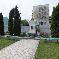 территория вокруг храма