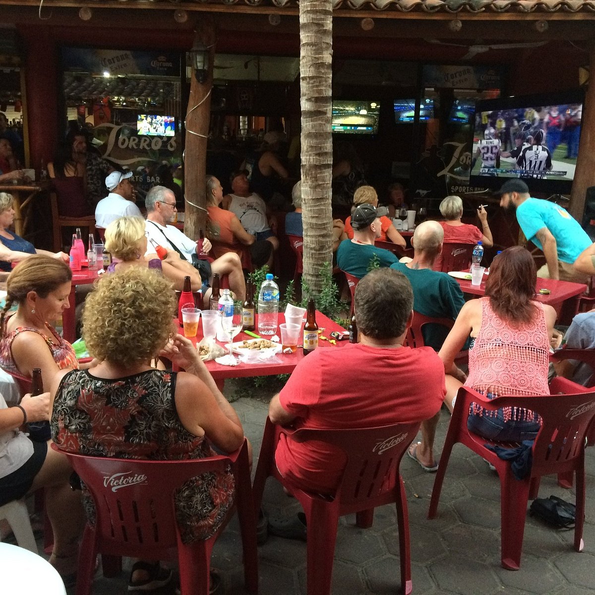 Zorros Sports Bar (Zihuatanejo) - All You Need to Know BEFORE You Go