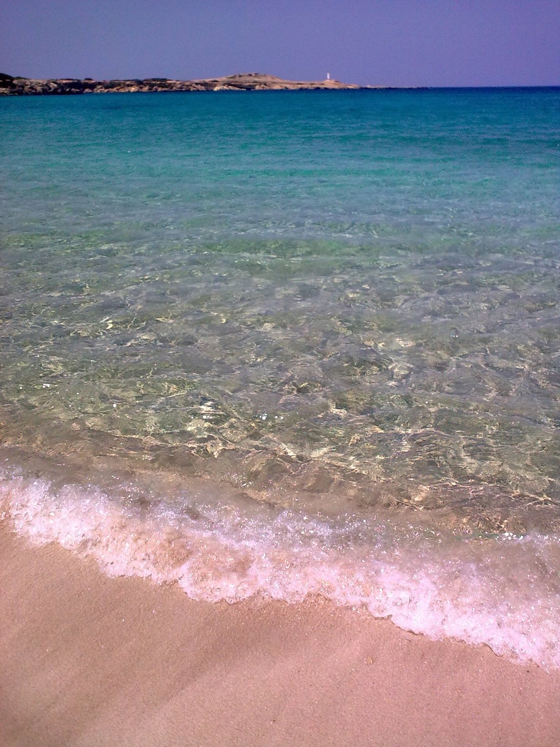 Море в июне. Остров Буделли Сардиния. Остров Буделли, Италия. Spiaggia Rosa Сардиния Италия. Пляж spiaggia Rosa на острове Буделли Сардиния Италия.