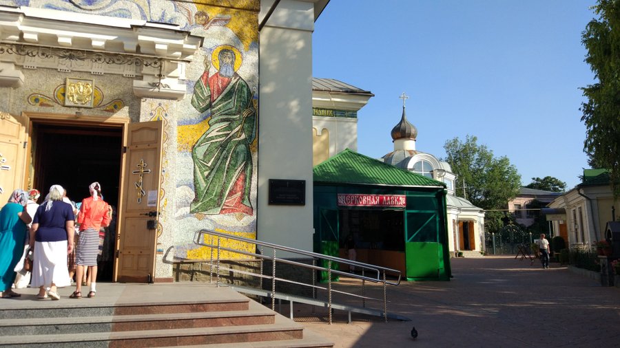 вход в храм