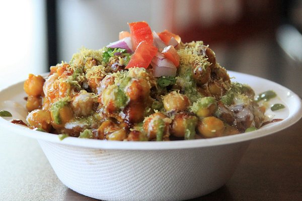 https://dynamic-media-cdn.tripadvisor.com/media/photo-o/14/e4/93/26/samosa-chaat.jpg?w=600&h=400&s=1