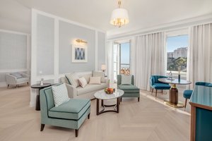 Room & Suite