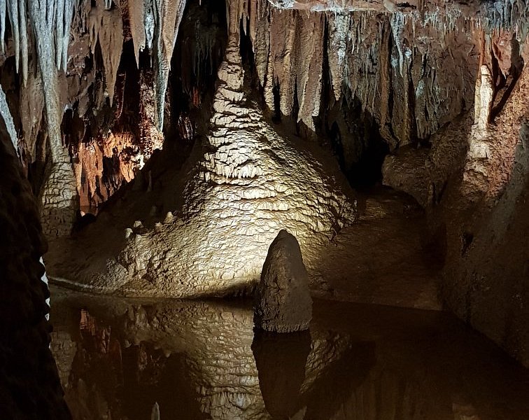 Baredin Cave image