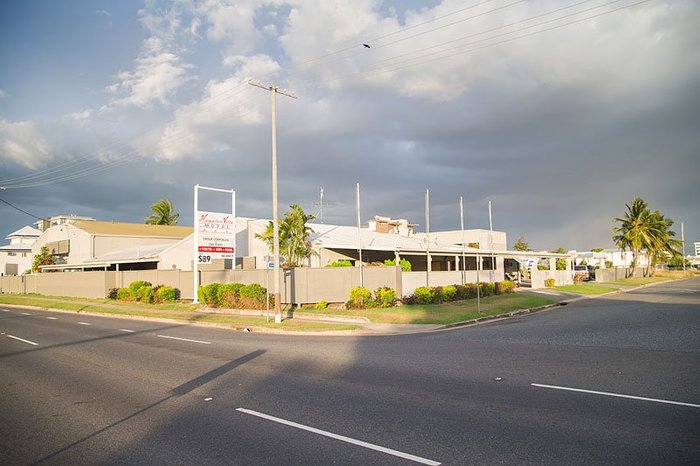Hampton Villa Motel