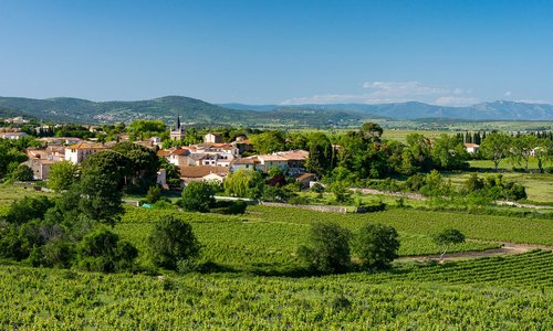 Nizas - Village. Photo par Comte