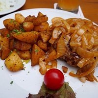 Tatar gebraten mit Röstzwiebeln