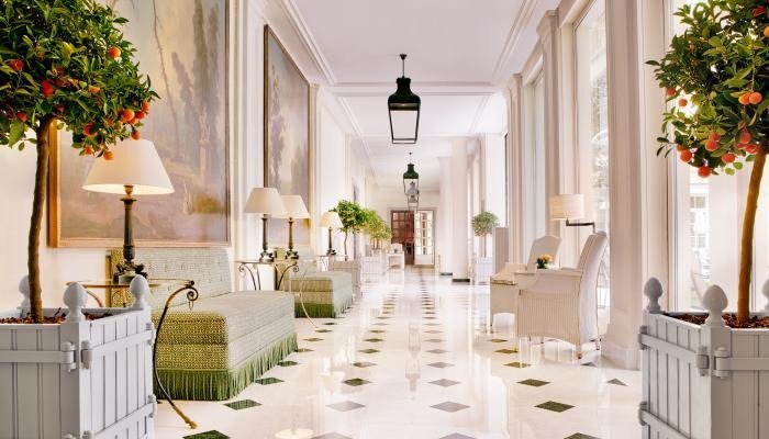 Le-Bristol-Paris-Colonnade