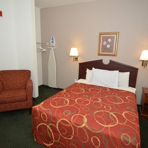Siegel Select - Flamingo in Las Vegas, image may contain: Furniture, Bedroom, Bed, Chair