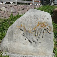 Eingangsstein Museum
