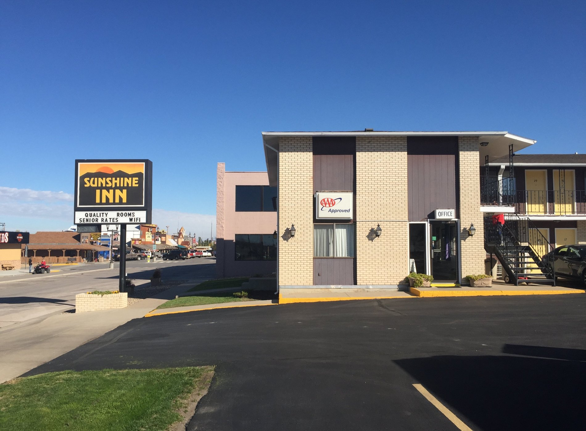 Sunshine Inn by null