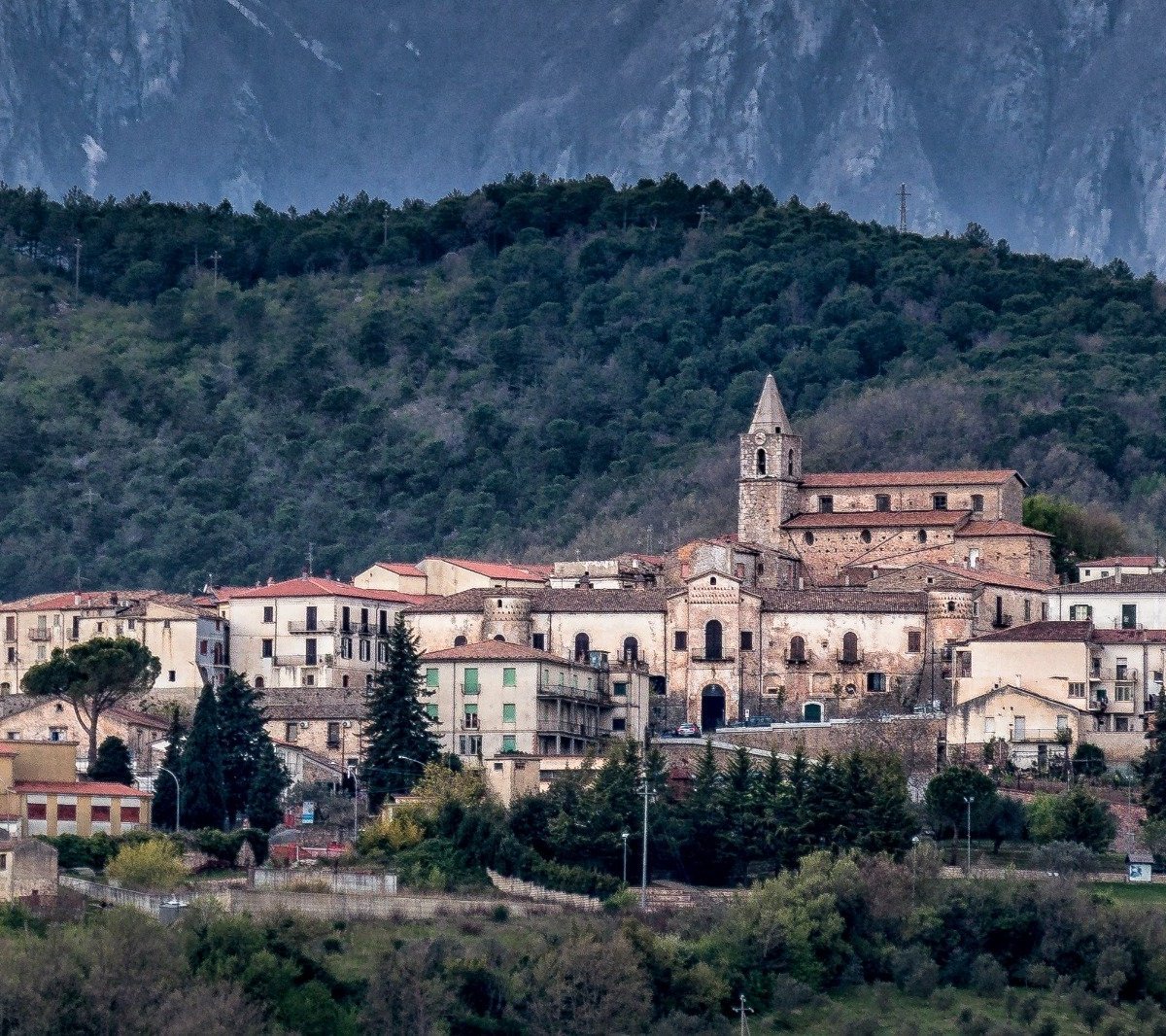 borghi  Tradução de borghi no Dicionário Infopédia de Italiano