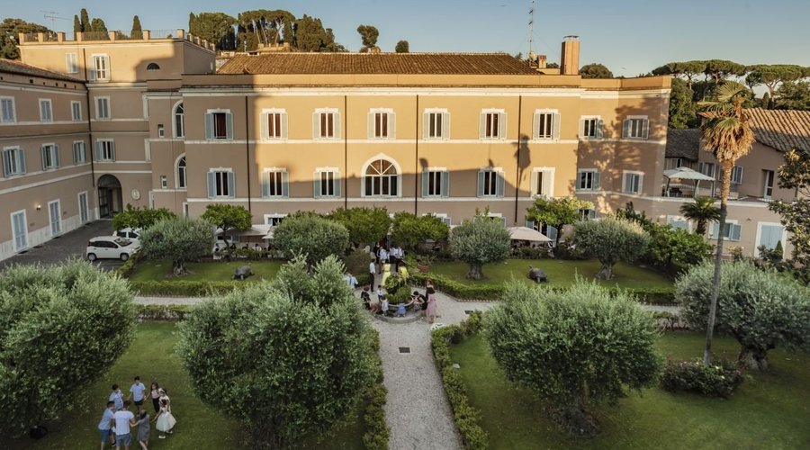 Hotel garden