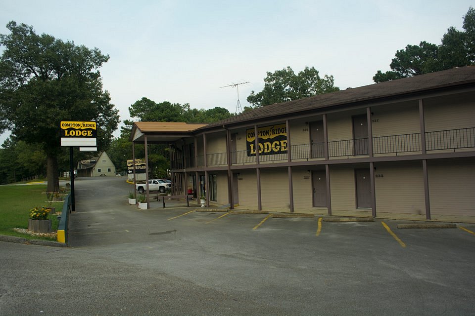 Compton Ridge Campground and Lodge, hotel in Branson