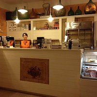nel nostro locale abbiamo creato anche "un angolo del gusto" per dare un servizio in più ai nost