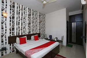 Oyo 3426 The Grand White Inn in Agra, image may contain: Resort, Hotel, Interior Design, Bed
