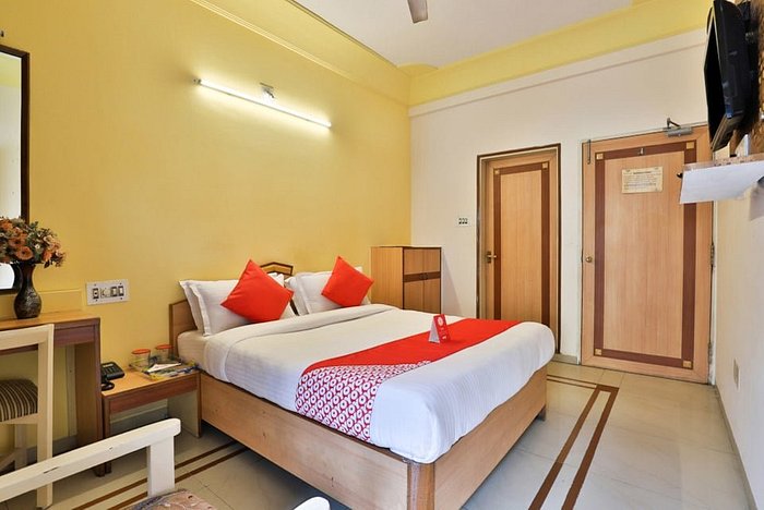 HOTEL VRUNDAVAN RESIDENCY - Prices & Hostel Reviews (Vadodara, India)