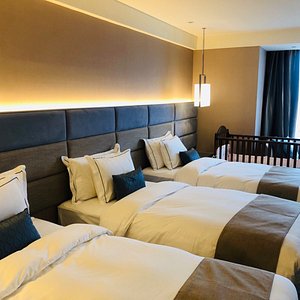 Caesar Park Hotel Banqiao in Banqiao, image may contain: Home Decor, Cushion, Furniture, Hotel