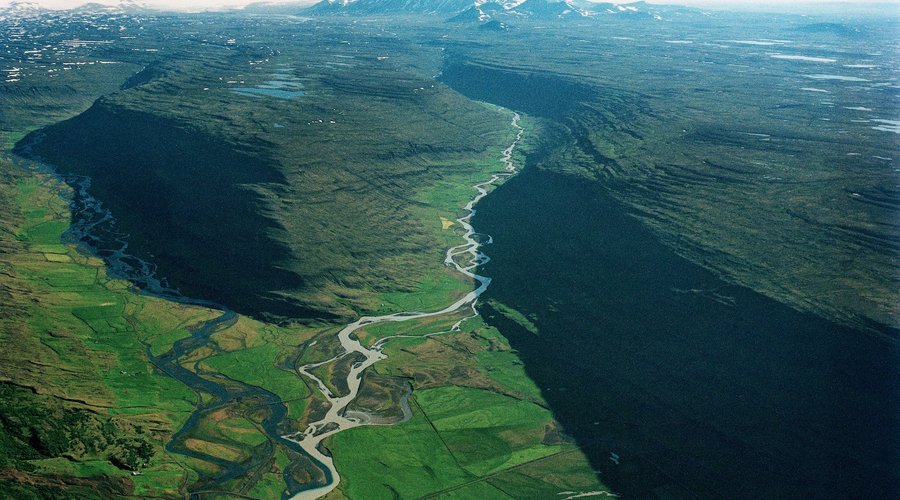 The valley with the highlands in background