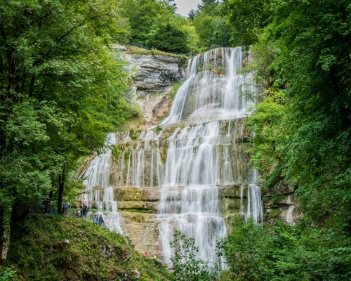 Cascade Dans Le 25