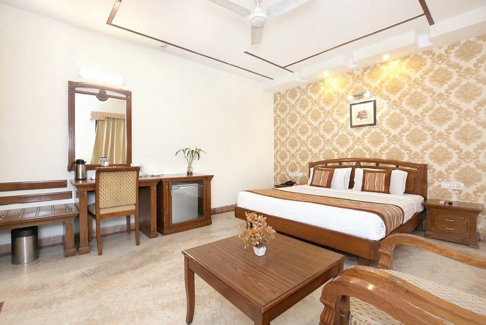 Treebo Trend Hotel Auzone &amp; Spa, hotel in Chandigarh