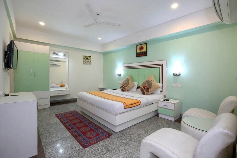 OYO 9575 Hotel Absolute Comfort, hotel in Chandigarh