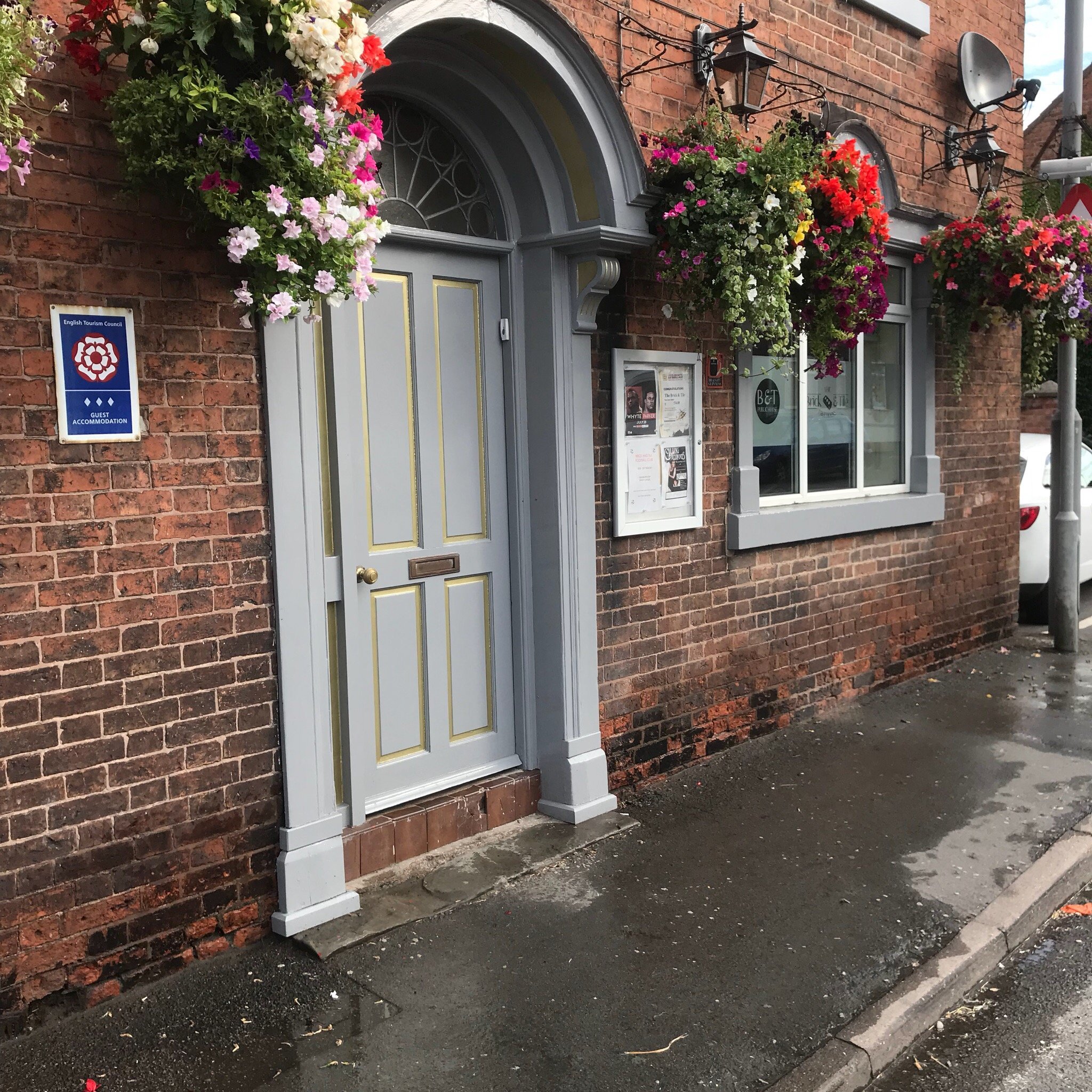 THE BRICK AND TILE INN - B&B Reviews (Retford, England)