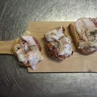 bruschette con lardo di Colonnata
