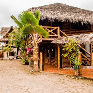 Cabanas Ecologicas Momp Beach, hotel in Esmeraldas