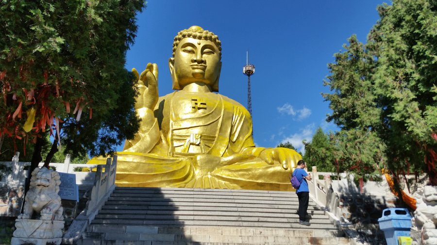 outisde is LoFo hill with a BIG GOLDEN BUDDHA STATUTE