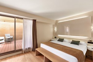 Room & Suite