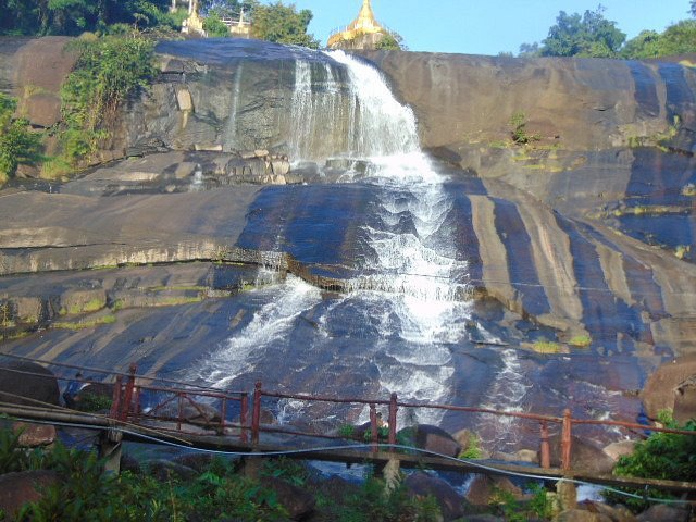 Zin Kyaik Waterfall image