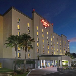Hampton Inn by Hilton Guadalajara-Aeropuerto in Las Pintas, image may contain: Hotel, City, Condo, Inn