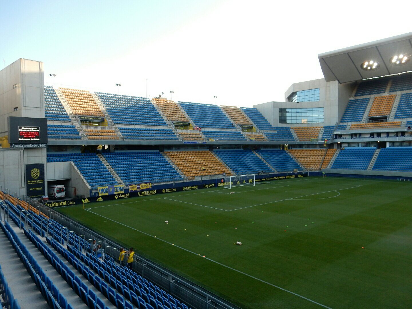 Estadio Ramon de Carranza (Cadiz, Spanien) - anmeldelser