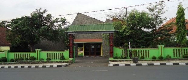 SPOT ON 1708 HOTEL BUDI FAMILI 1 - Prices & Guest house Reviews (Ciamis ...