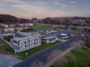 Argosy Motor Inn Devonport in Devonport, image may contain: Neighborhood, Road, Urban, City