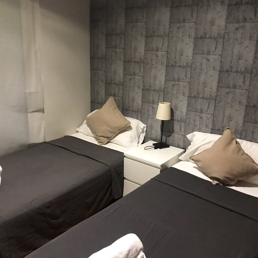 Alguera Apartments Industria Barcelona Espana Opiniones Comparacion De Precios Y Fotos Del Bloque De Apartamentos Tripadvisor