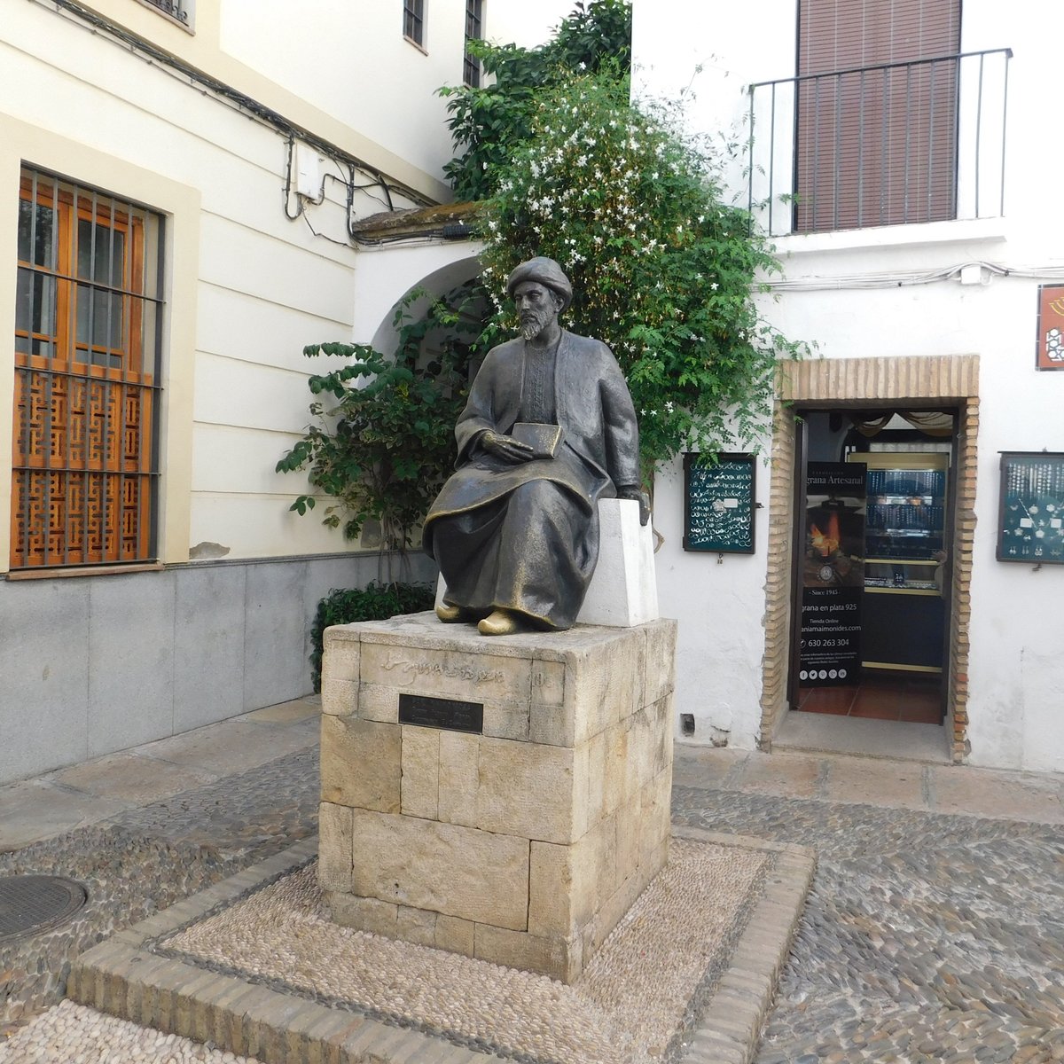 Estatua de Maimonides (Cordoba) - All You Need to Know BEFORE You Go