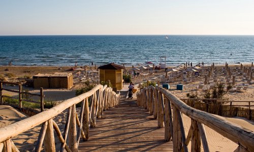 La piscina, il Mare, la spiaggia, la terrazza del ristorante del Modica Beach Resort