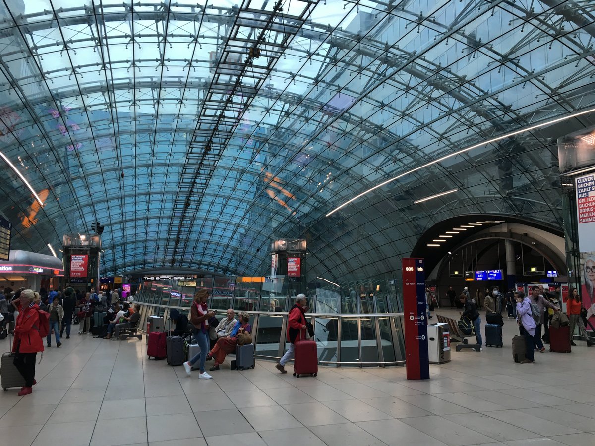 unterschied frankfurt main flughafen fernbahnhof