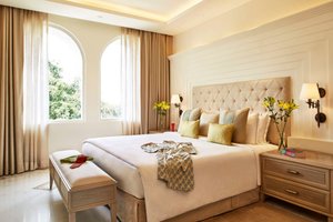 Room & Suite
